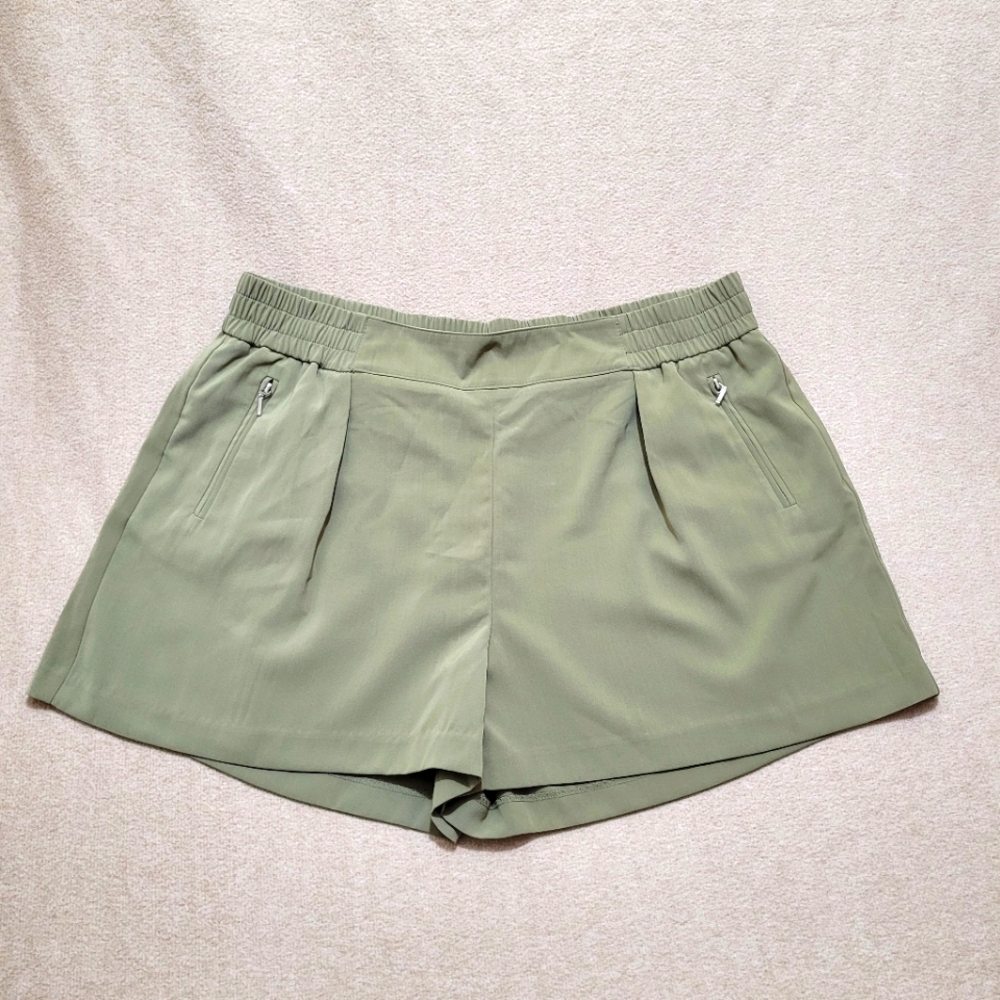 Jennifer Lopez Summer Trendy Pleated Front Shorts Sz XL Zipped Pockets High Rise